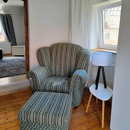 Im Fachwerkhaeuschen Naehe Edersee Mit 2 Schlafzimmern, Terrasse, Parkplatz - 1 Apartment *