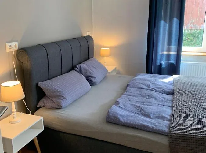 Einfache Monteurswohnung Am Ederseeradweg Mit 2 Schlafzimmern, Terrasse, Parkplatz - 1 *