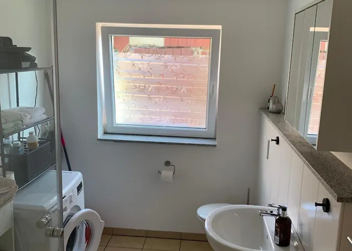 Einfache Monteurswohnung Am Ederseeradweg Mit 2 Schlafzimmern, Terrasse, Parkplatz - 1 アパート *